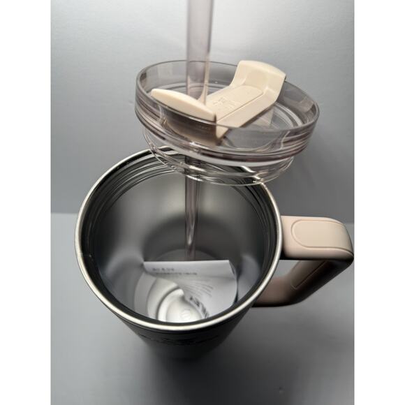 Stanley 2024 Holiday Comfort and Joy GILDED SUGAR 40oz Flowstate Quencher - Picture 7 of 7